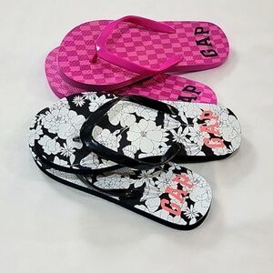 🖤5/$20🖤 NEW.. 2 pairs GAP flip flops..